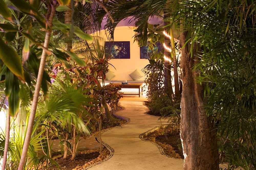 Aqualuna Boutique Hotel By Sunrise (Adults Only) Плая дел Кармен Екстериор снимка