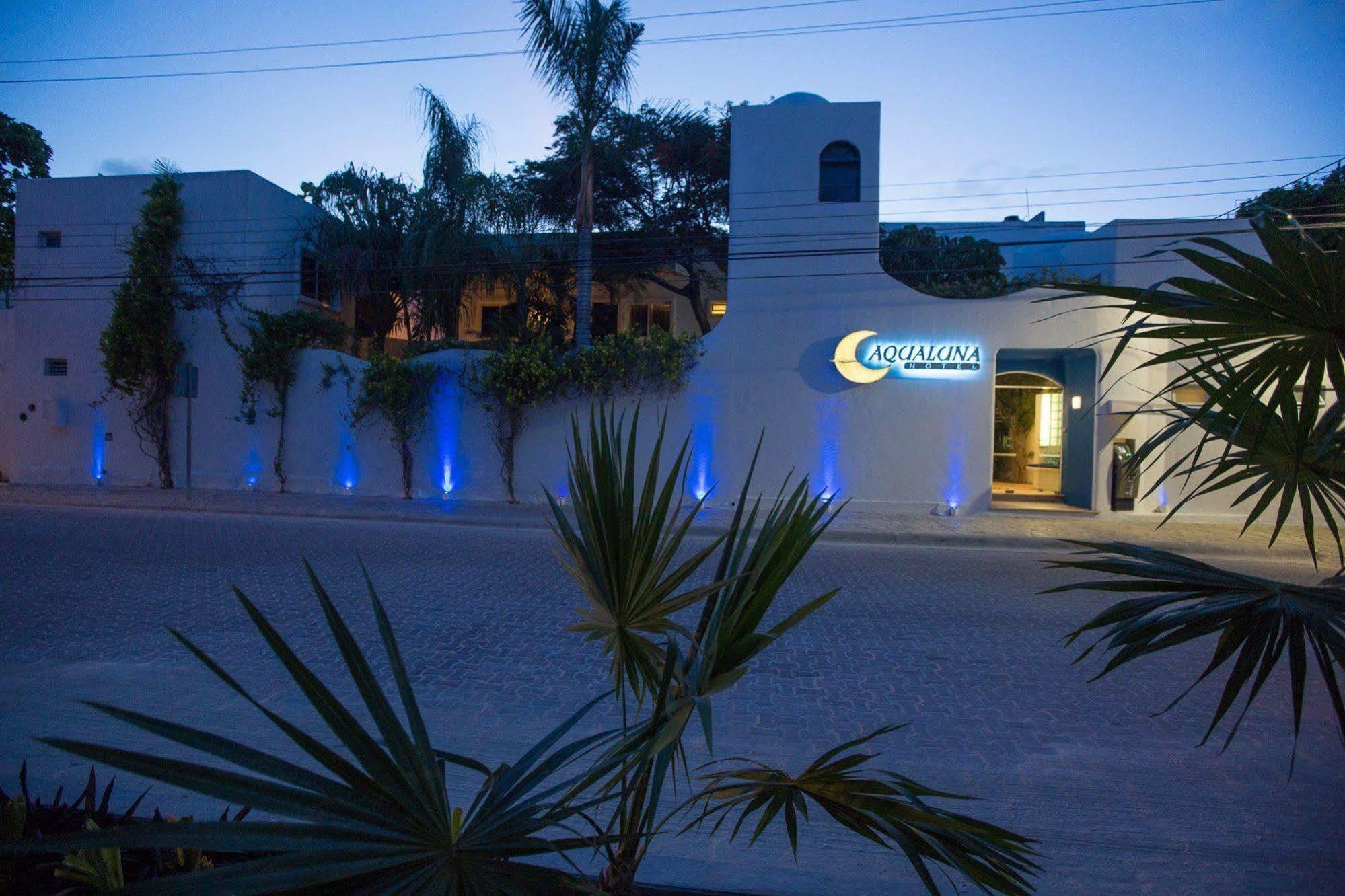 Aqualuna Boutique Hotel By Sunrise (Adults Only) Плая дел Кармен Екстериор снимка
